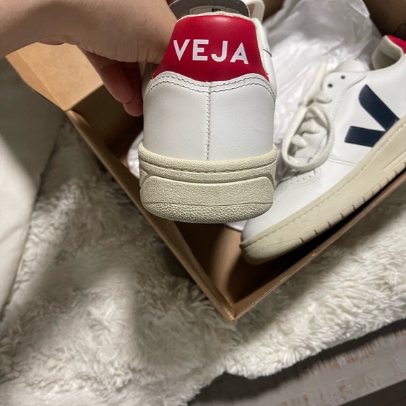 Leather veja, off white, blue,red. Looks like new and has only been used once! - Picture 3 of 7